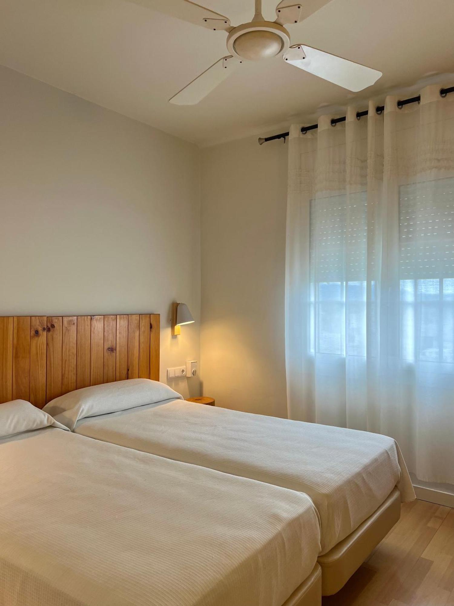 Hotel & Restaurant Figueres Parc Els Hostalets  Exterior photo
